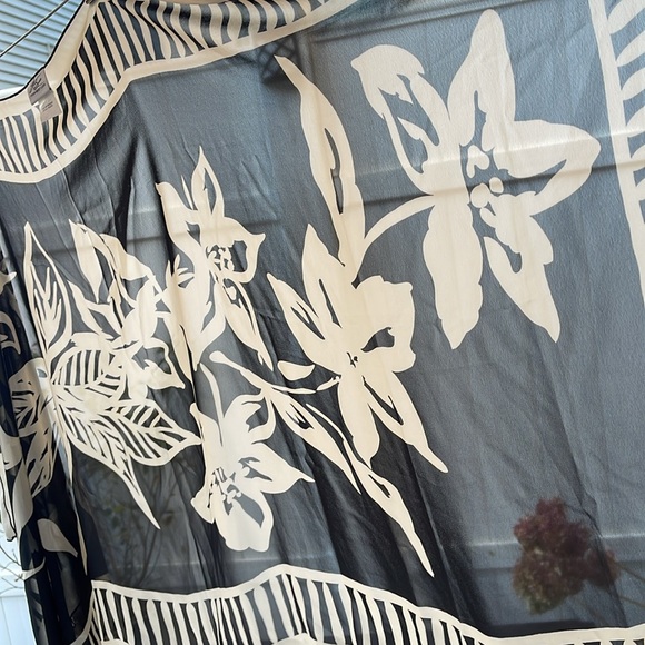 Black & Cream Color Chiffon Shawl / Wrap - Picture 6 of 12